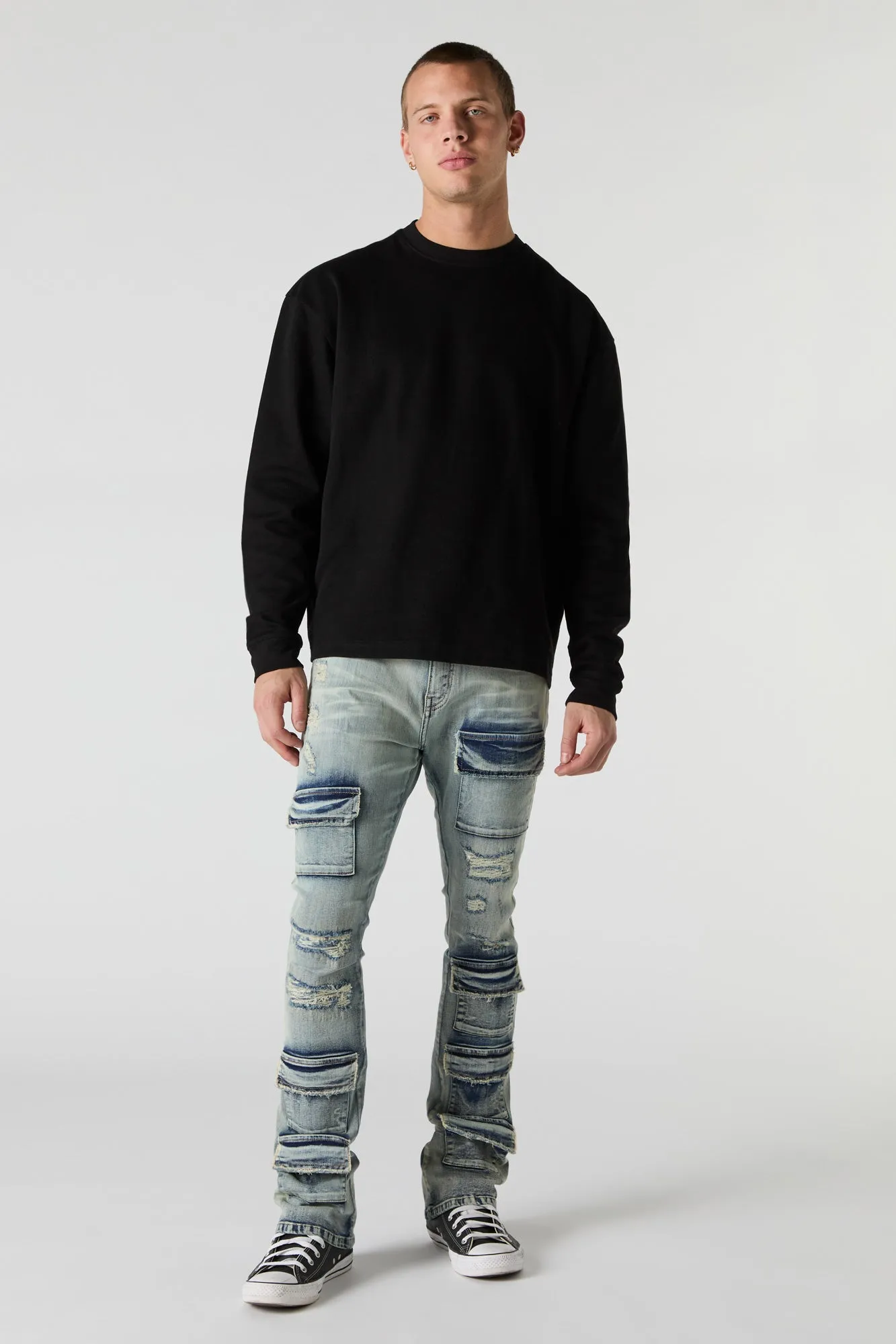 Jean cargo à taille empilée en denim d'aspect usé