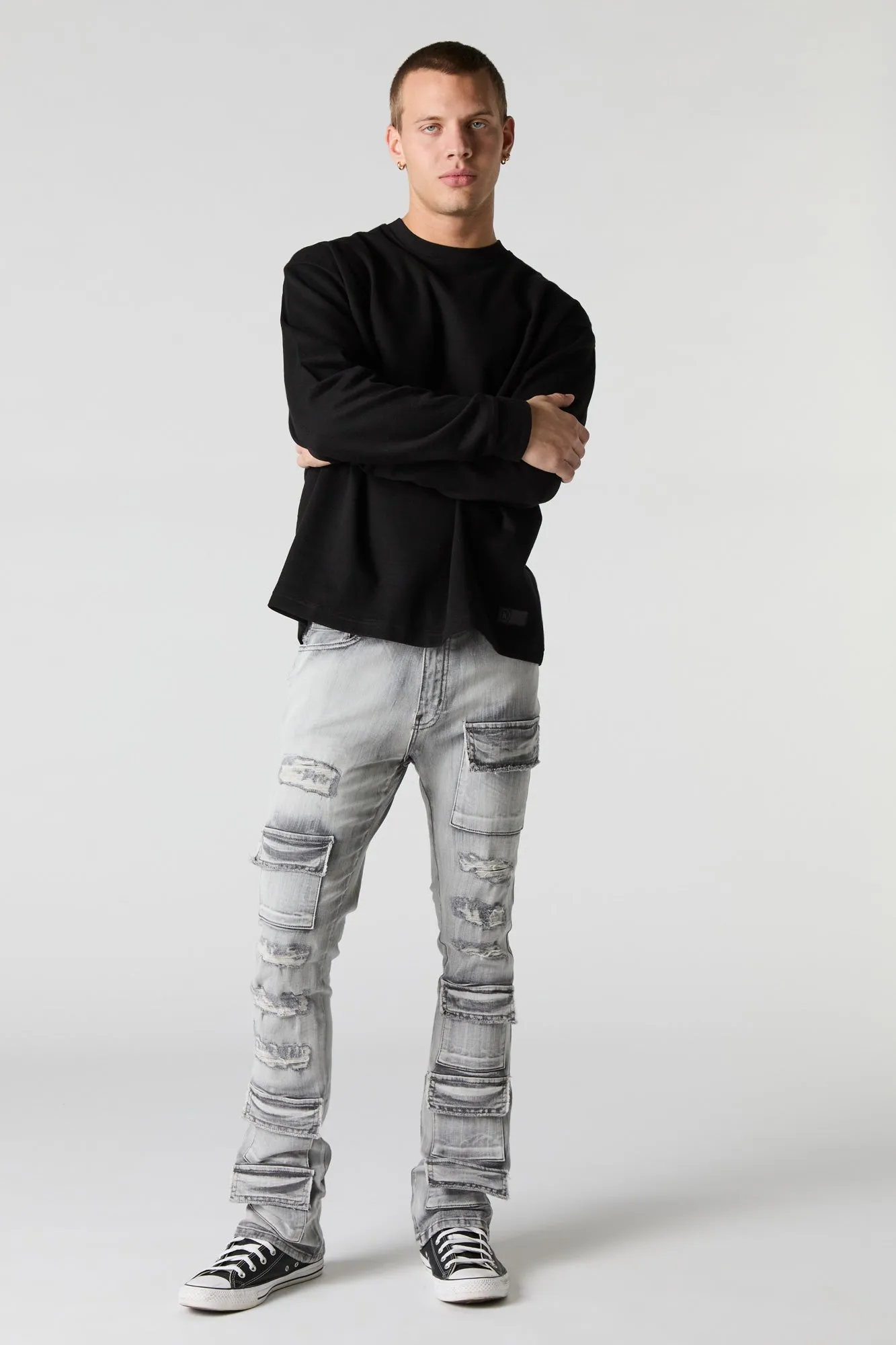Jean cargo à taille empilée en denim d'aspect usé