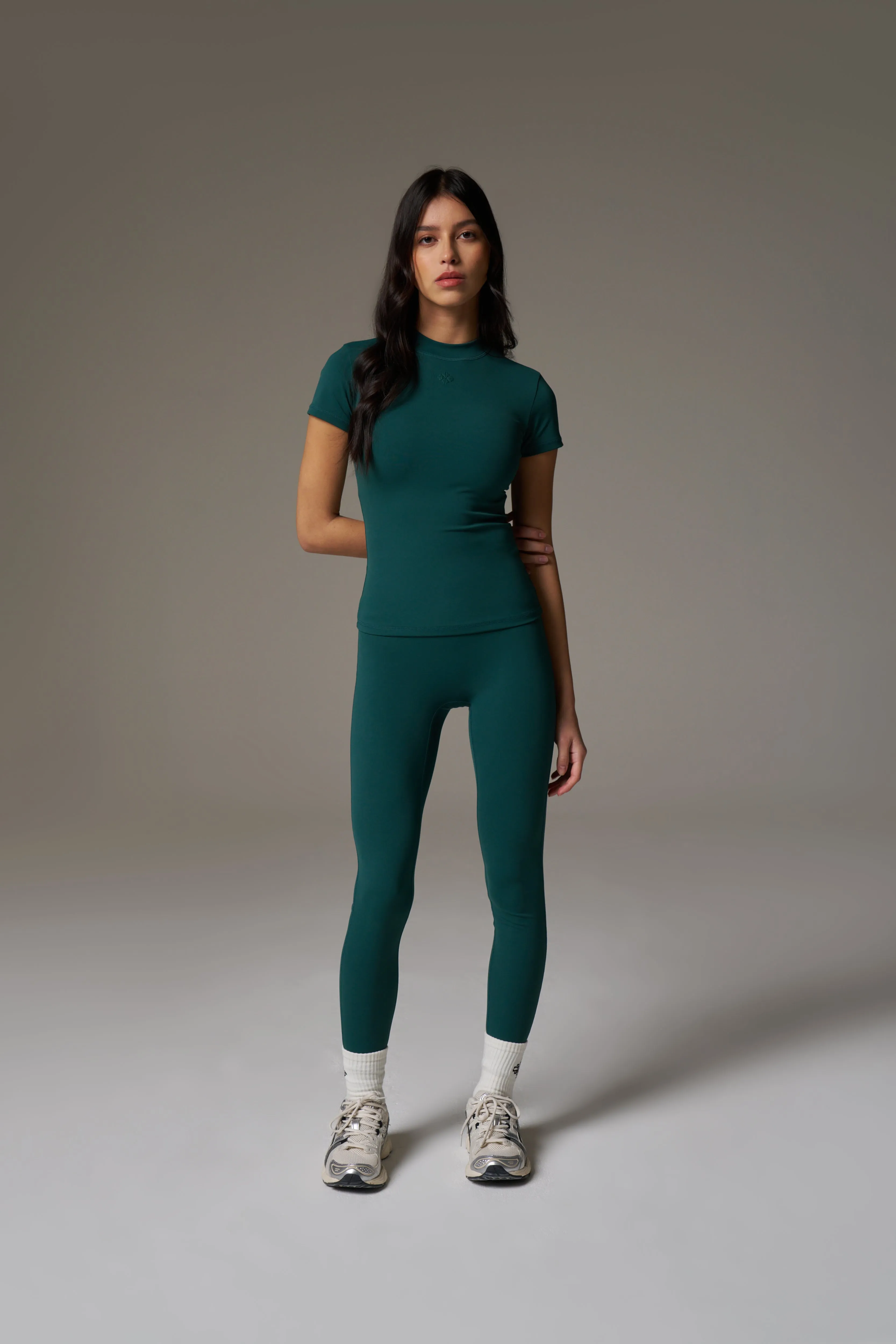 SCULPTING STRETCH EMBLEM BABY TEE - FOREST GREEN