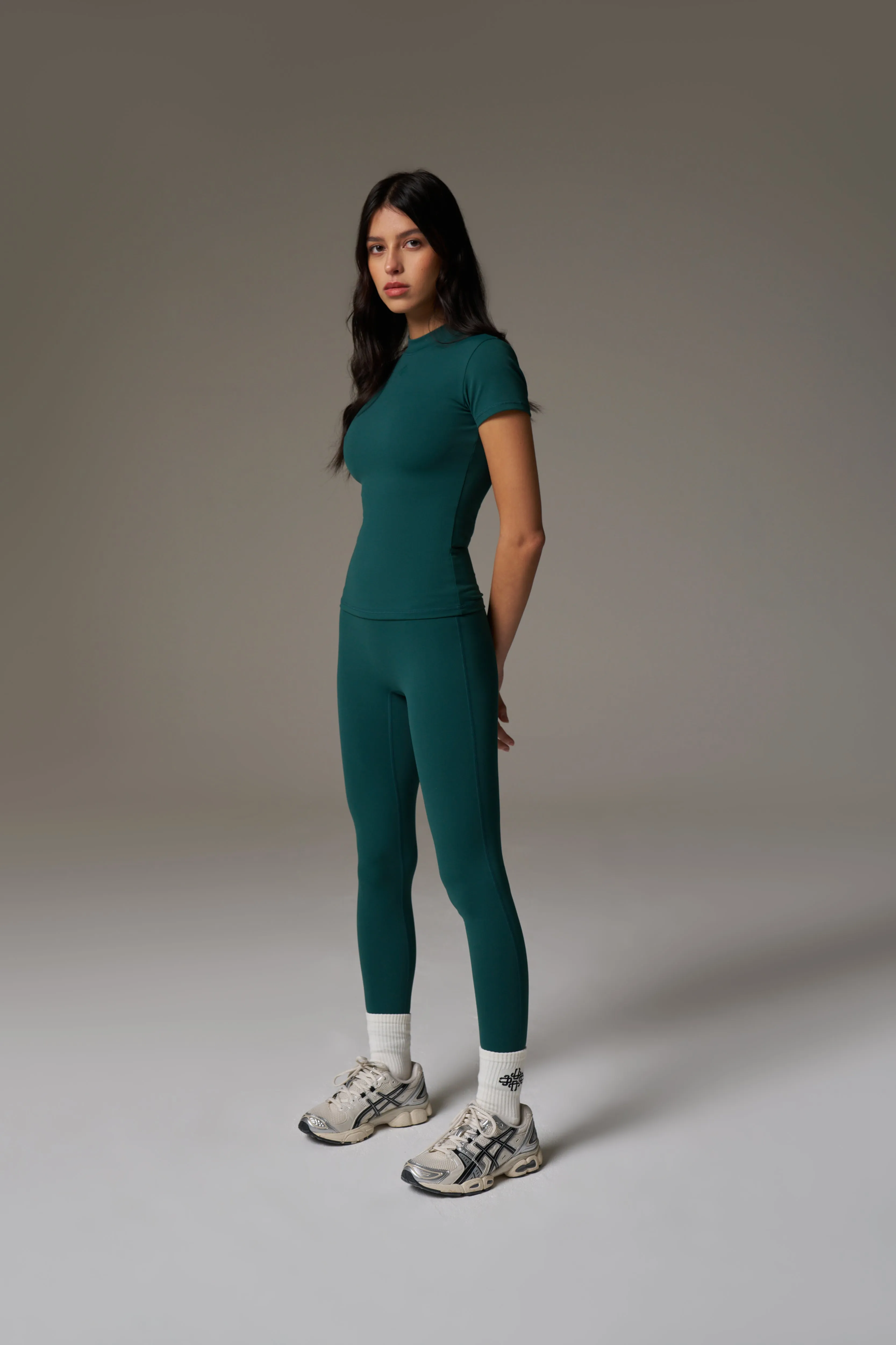 SCULPTING STRETCH EMBLEM BABY TEE - FOREST GREEN