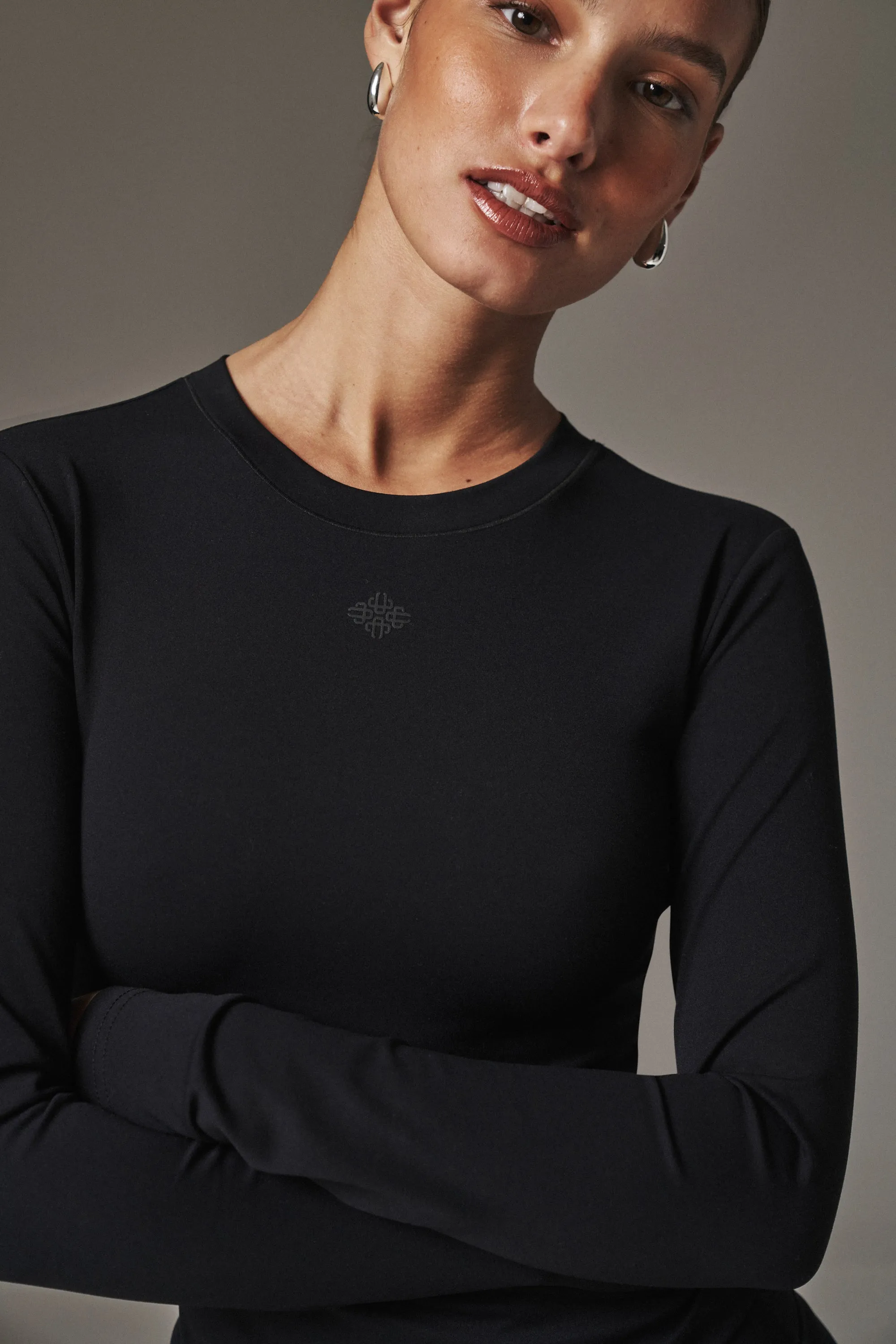 SCULPTING STRETCH LONG SLEEVE TOP - BLACK